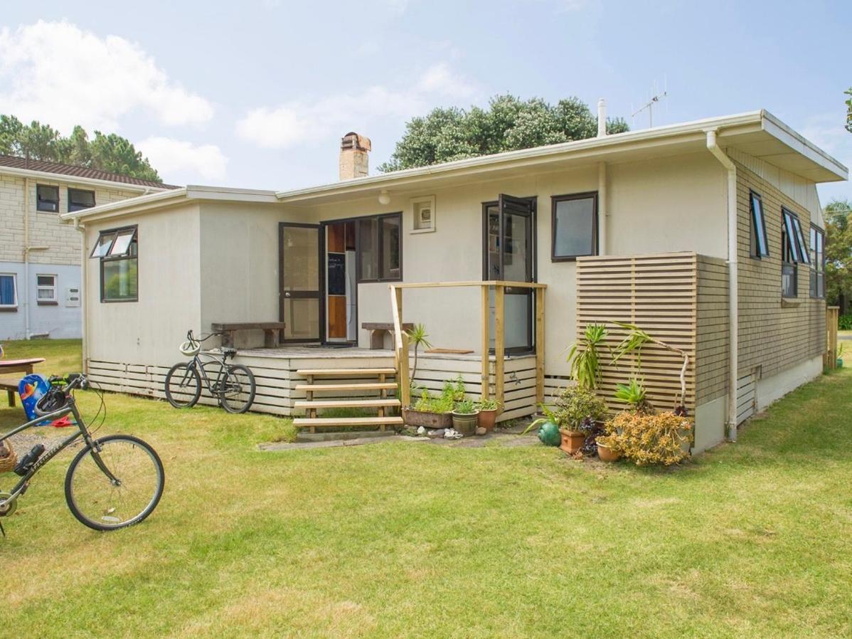 Vintage Pohutukawa - Whangamata Bach Exterior foto